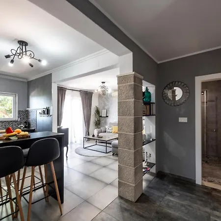 Nedia - 2 With Private Pool & Sea View Ferienhaus *