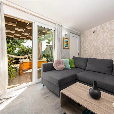 Nedia - 2 With Private Pool & Sea View Mlini